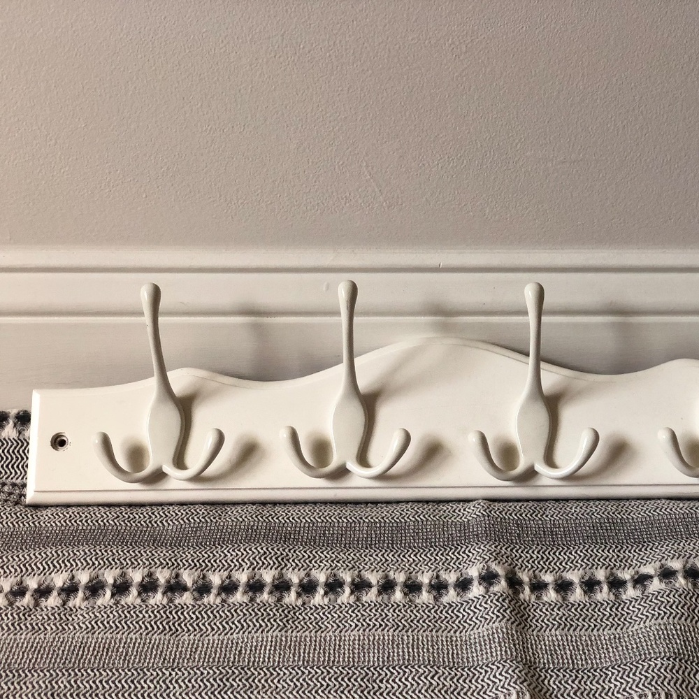 White, Mounted Coat Hanger (4 Hooks)